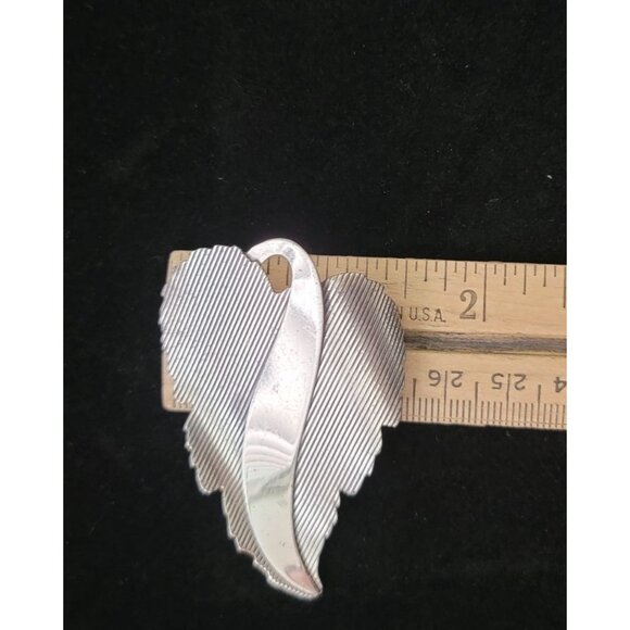 DANECRAFT STERLING Silver Plated Grape Leaf Textured Pin Brooch - Picture 6 of 6